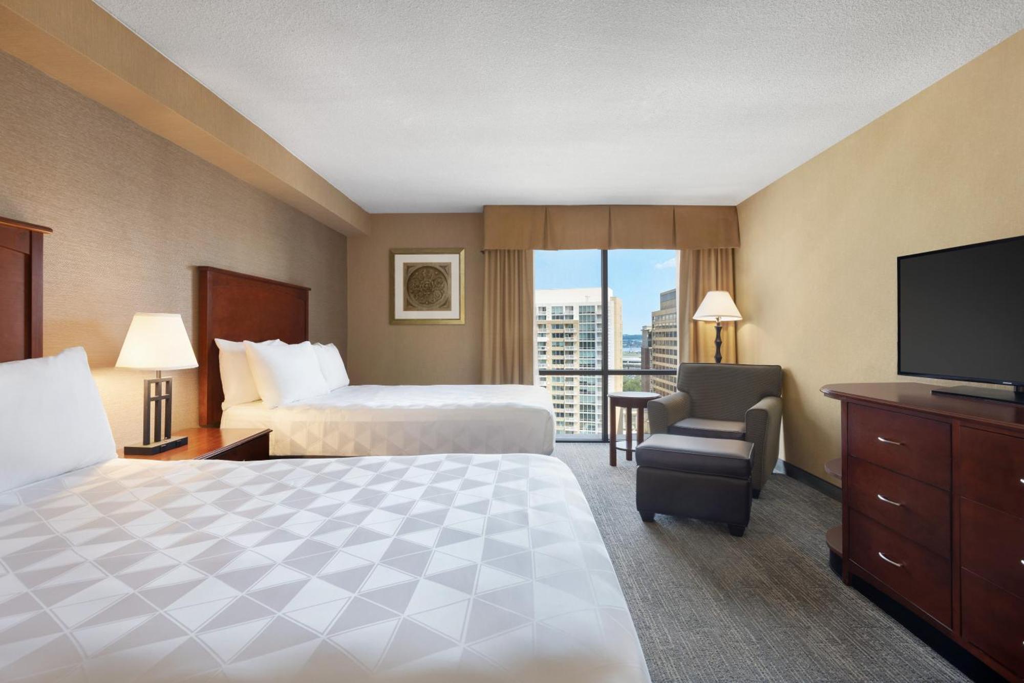 Holiday Inn National Airport/Crystal City By Ihg Arlington Exterior photo