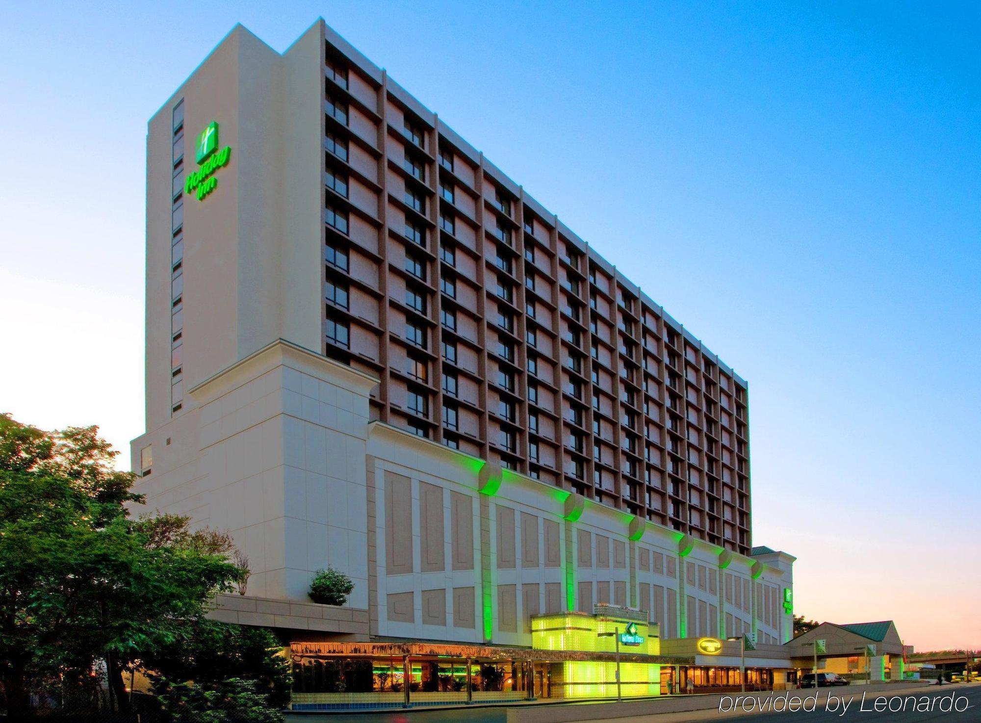 Holiday Inn National Airport/Crystal City By Ihg Arlington Exterior photo